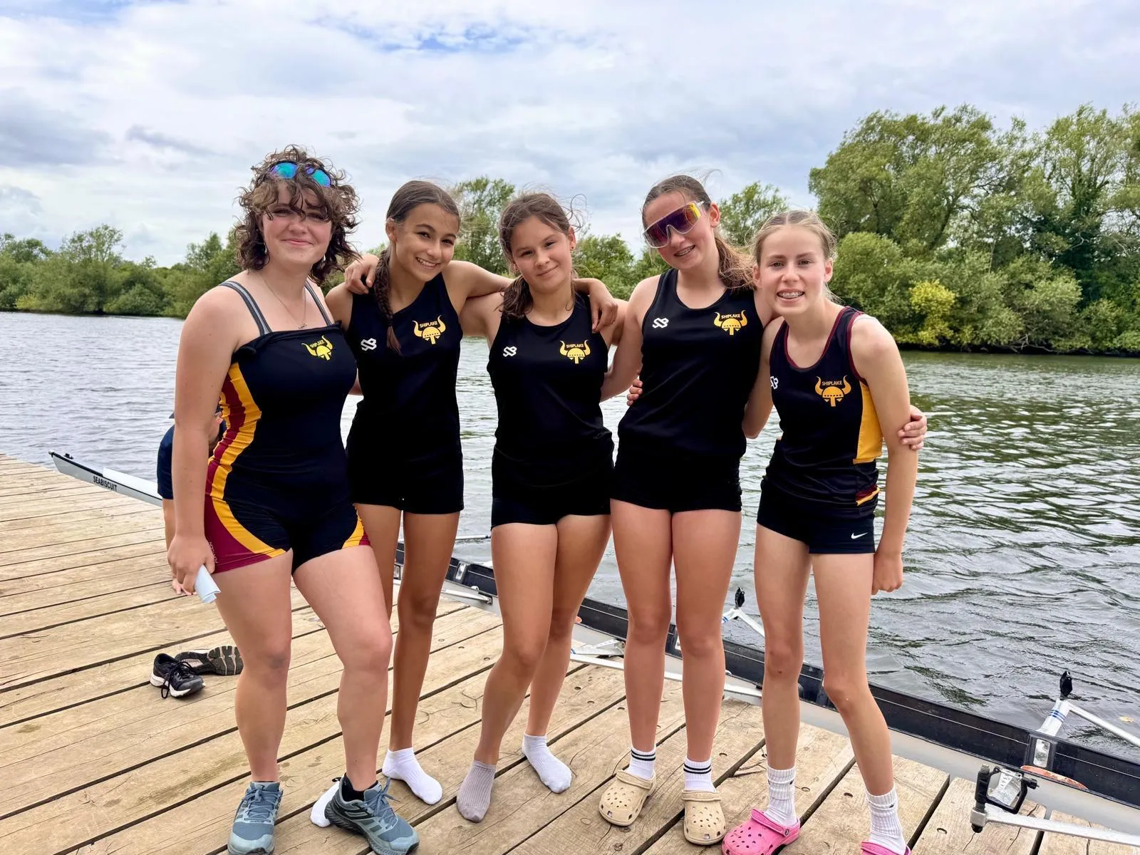 Shiplake Vikings Junior girls quad on pontoon