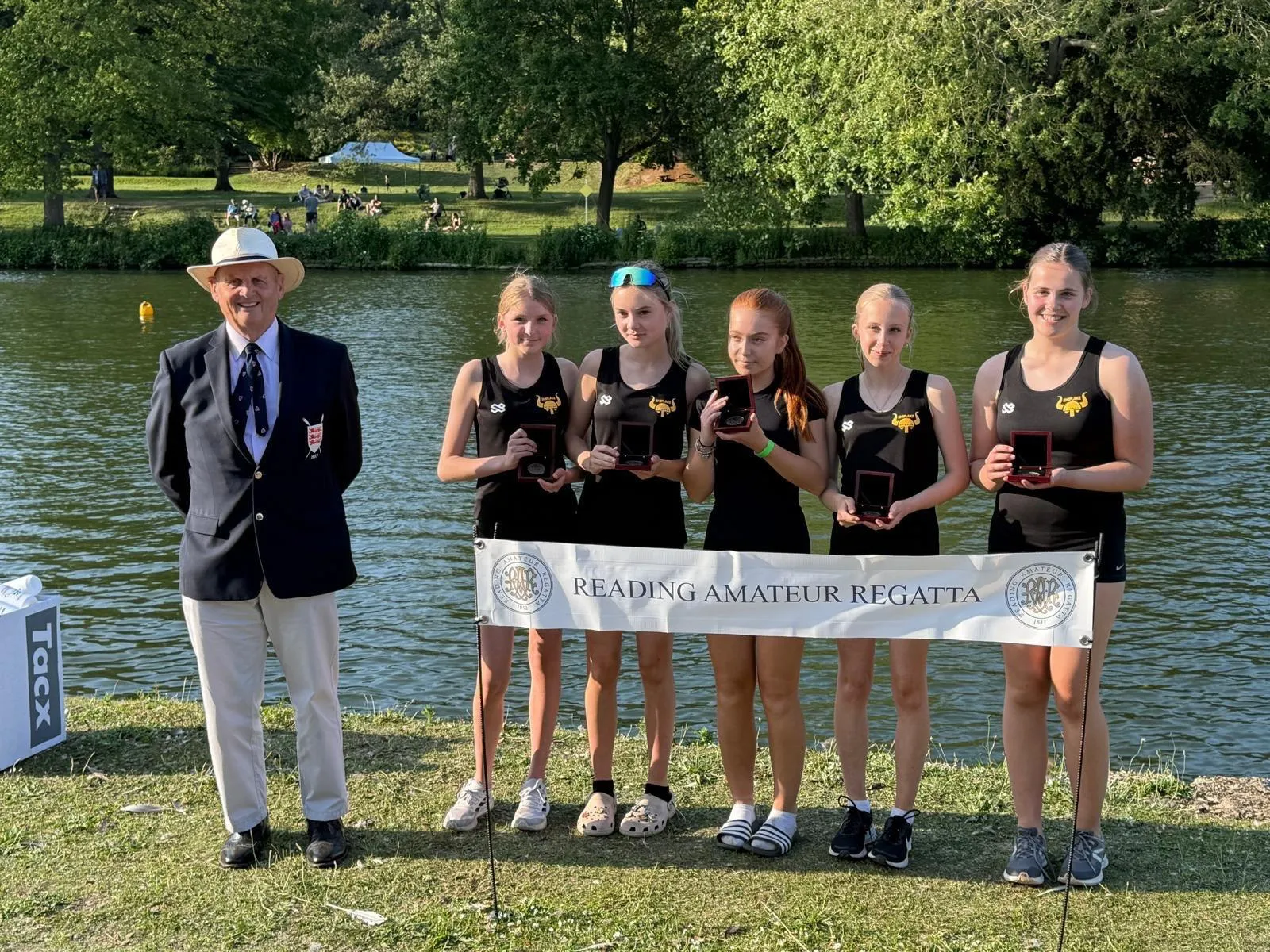 Shiplake Vikings Girls crew at Reading Amateur Regatta